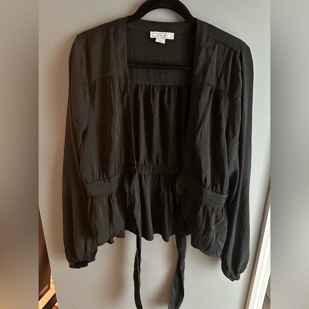 American Eagle tie front blouse